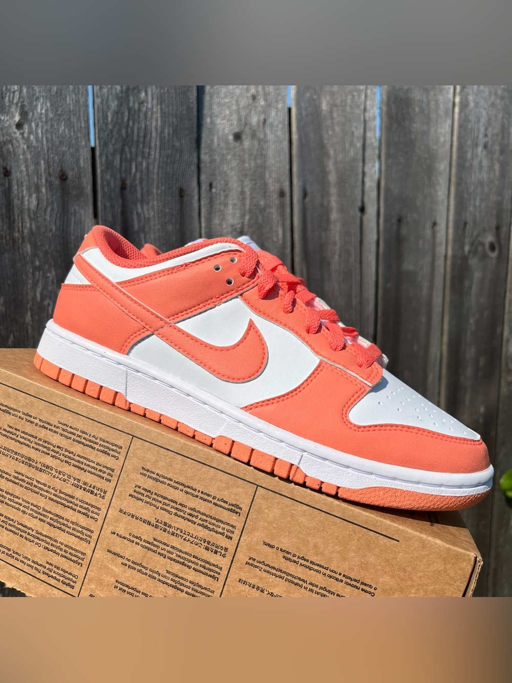 Women Nike dunk mango size 8